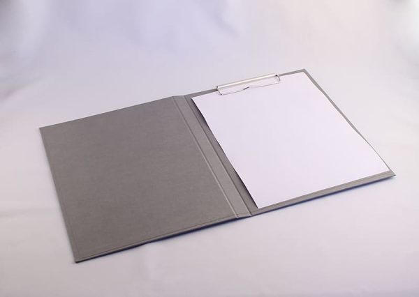 Clipboard folder A4 i gråt genbrugspapir