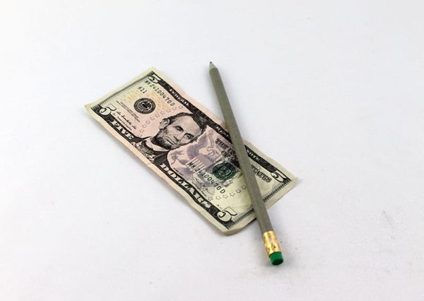 Bæredygtig blyant i genbrugte pengesedler