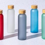 Klimavenlig glasflaske med bambuslåg